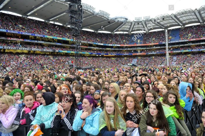 One Direction Fans Photos and Premium High Res Pictures - Getty Images Penggemar Menyimpan Harapan Baru untuk One Direction