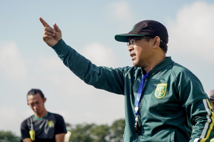 Tak jadi didenda Rp 100 juta, Persebaya dikabarkan amankan pelatih baru berkontrak panjang