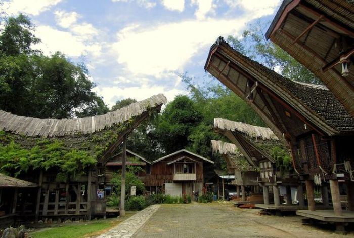 Berkaca Kasus Toraja, Fadli Zon Minta Ada Pendataan Rumah Adat